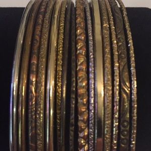Vintage Jewelry - 15 pcs Vintage Silver And Brass Tones Bangles Vintage Jewelry - 15 pcs Vintage Silver And Brass Tones Bangles